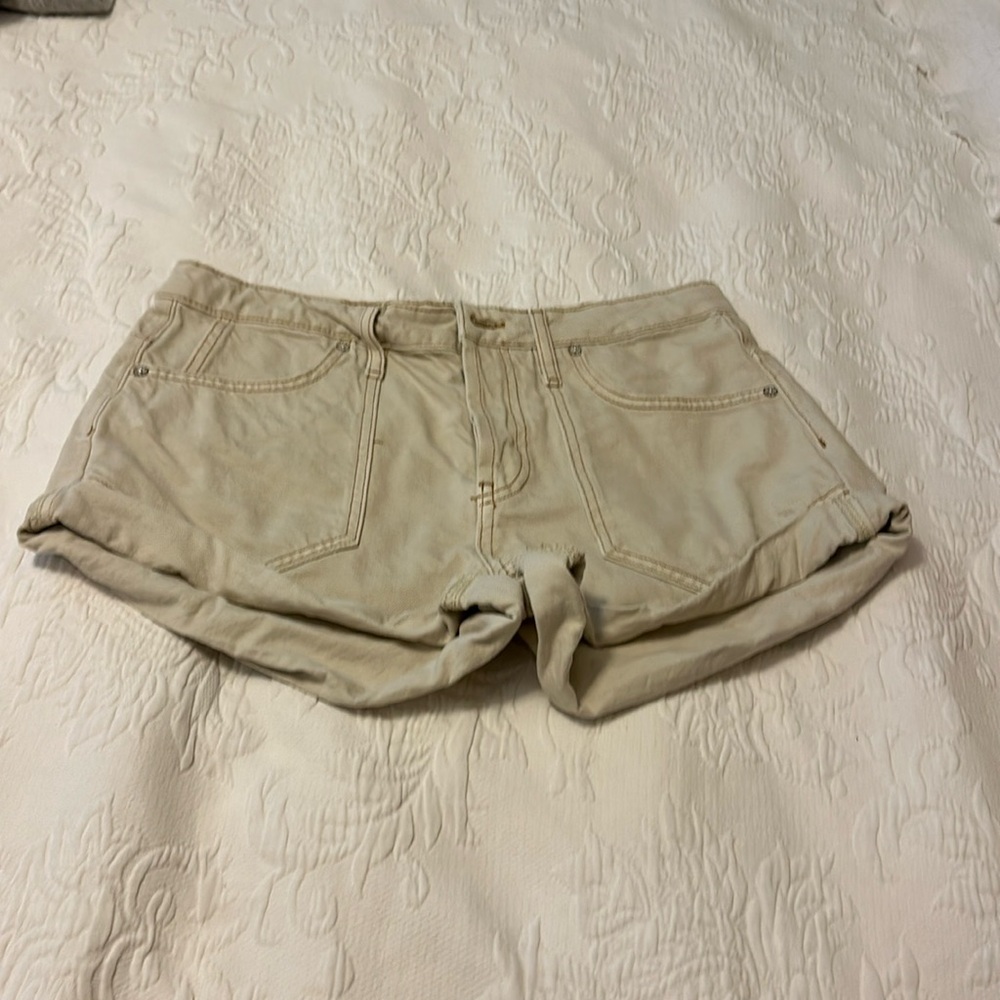 Women’s Free People button fly cuffed jean shorts size 28